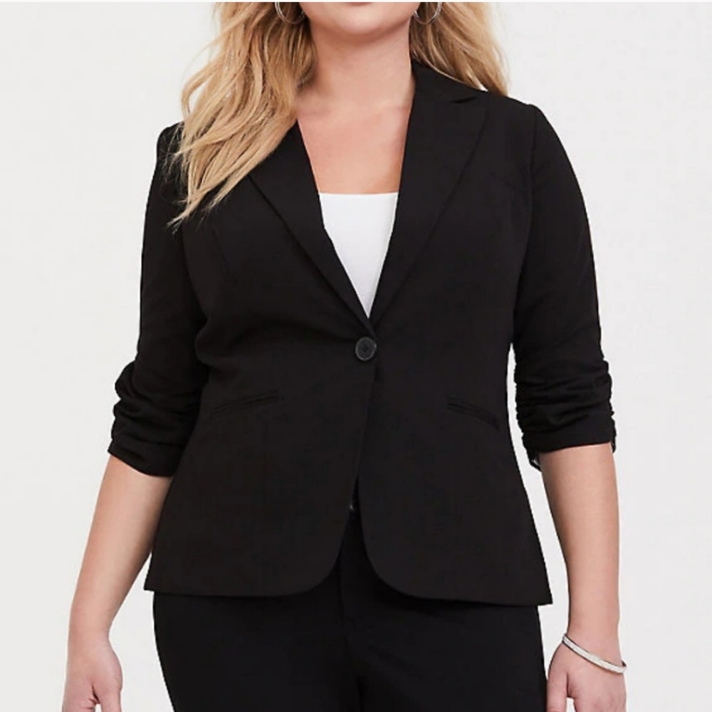 FINAL SALE ‼️ Torrid Ruched 3/4 Sleeve Blazer